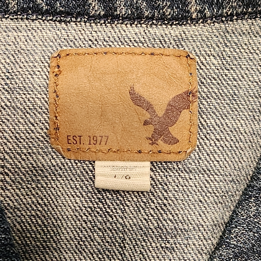 🦅American Eagle Outfitters Cropped Distressed Denim Jacket Size Large - Picture 9 of 12
